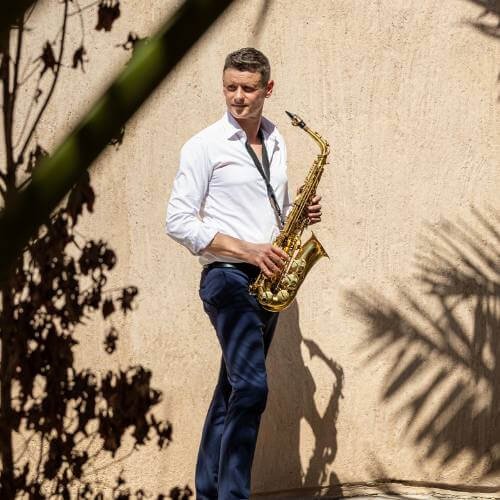 saxophone-player-in-dubai
