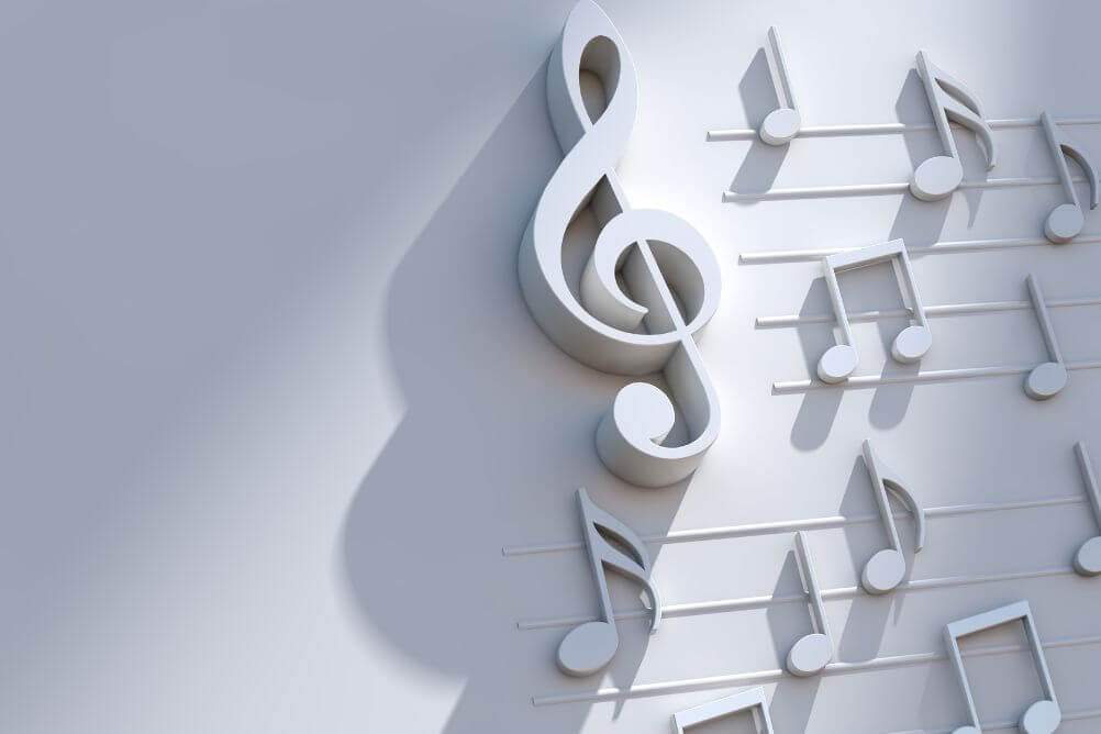 Clé de sol et notes de musique sur une portée illustrant la lecture de la musique pour les débutants en saxophone