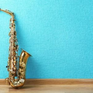 Learn saxophone step by step and start playing your favorite songs with confidence.